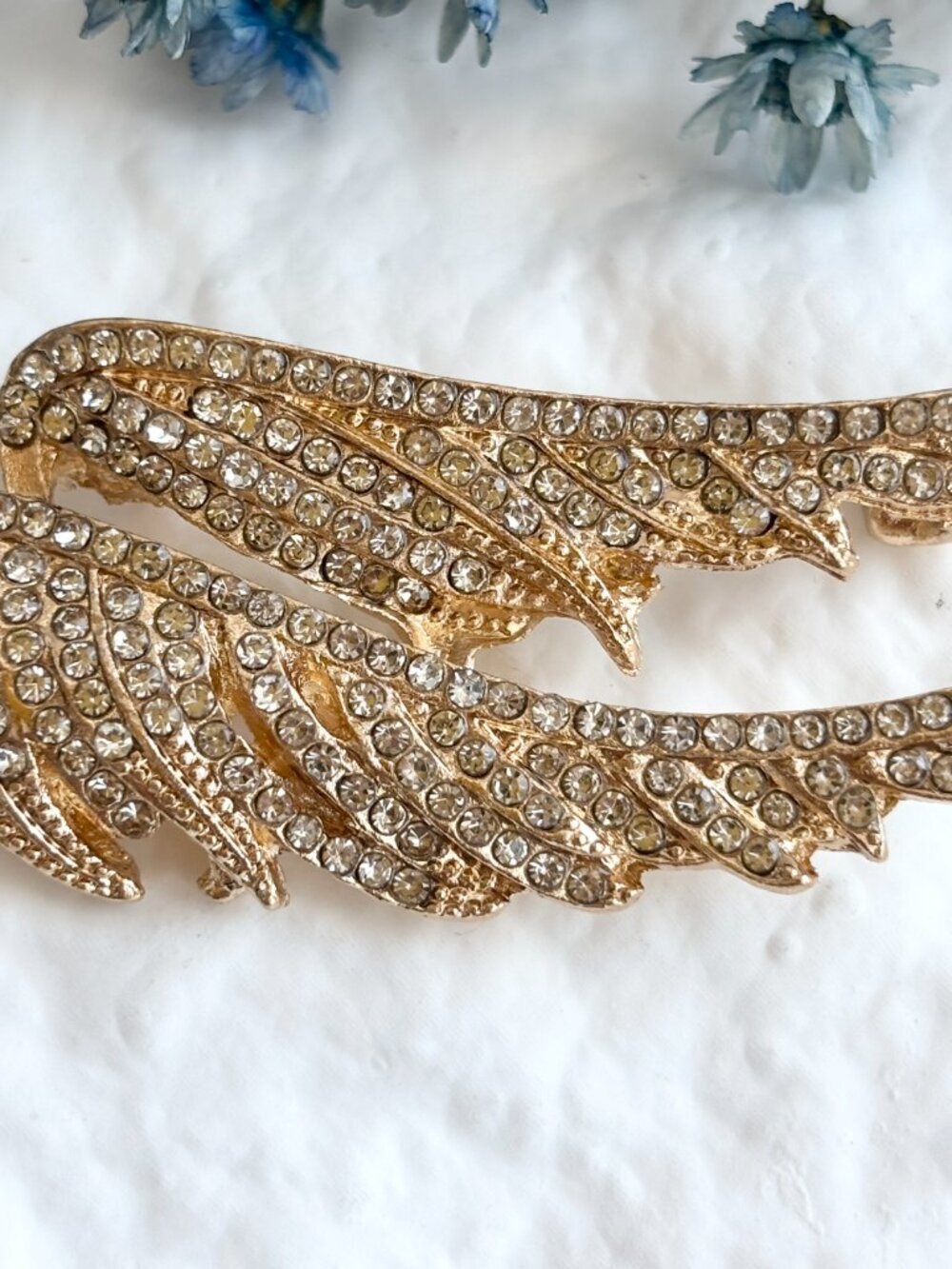 Double Angel Wing Gold Toned Rhinestone Textured Vintage Inspried Brooch Pin - Picture 3 of 11